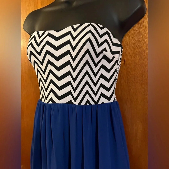 Sweet Storm Chevron Maxi Dress Small Strapless Blue Flowy 47β - Picture 11 of 16